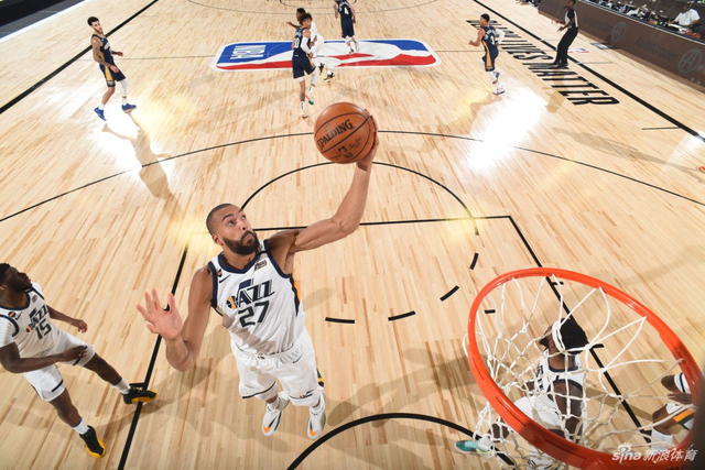 舞台上的一 舞台上的一